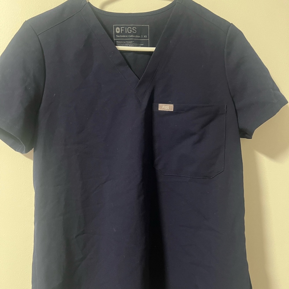 FIGS women’s V-Neck Catarina scrub top navy